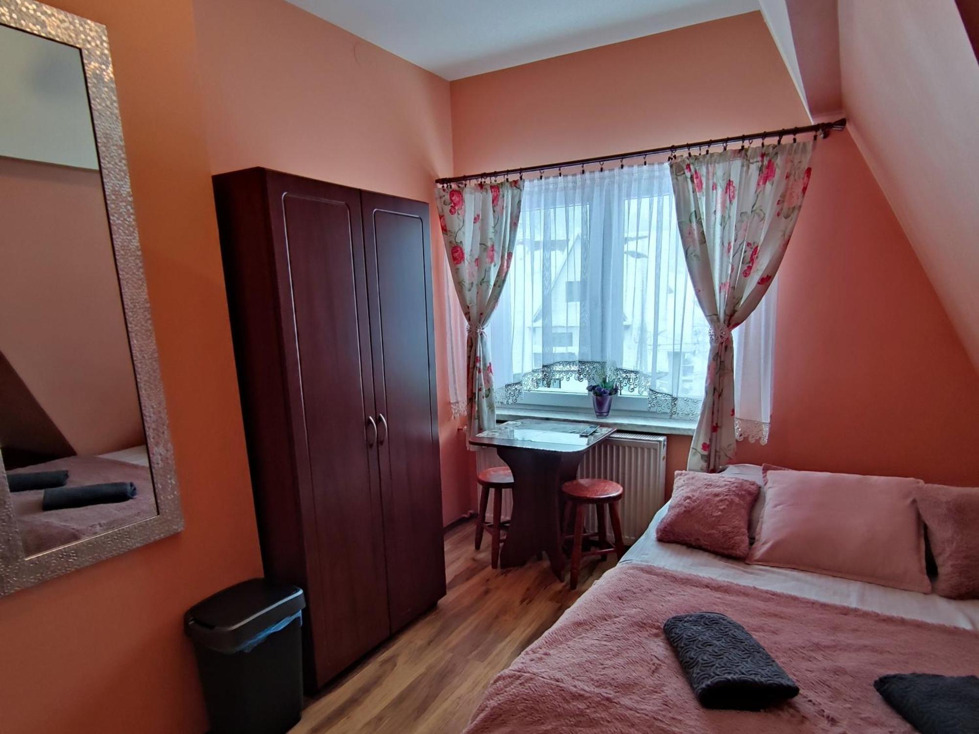 Pokoje i Apartamenty Regionalny Styl ul Króle 1a Zakopane Pokoj fotografie
